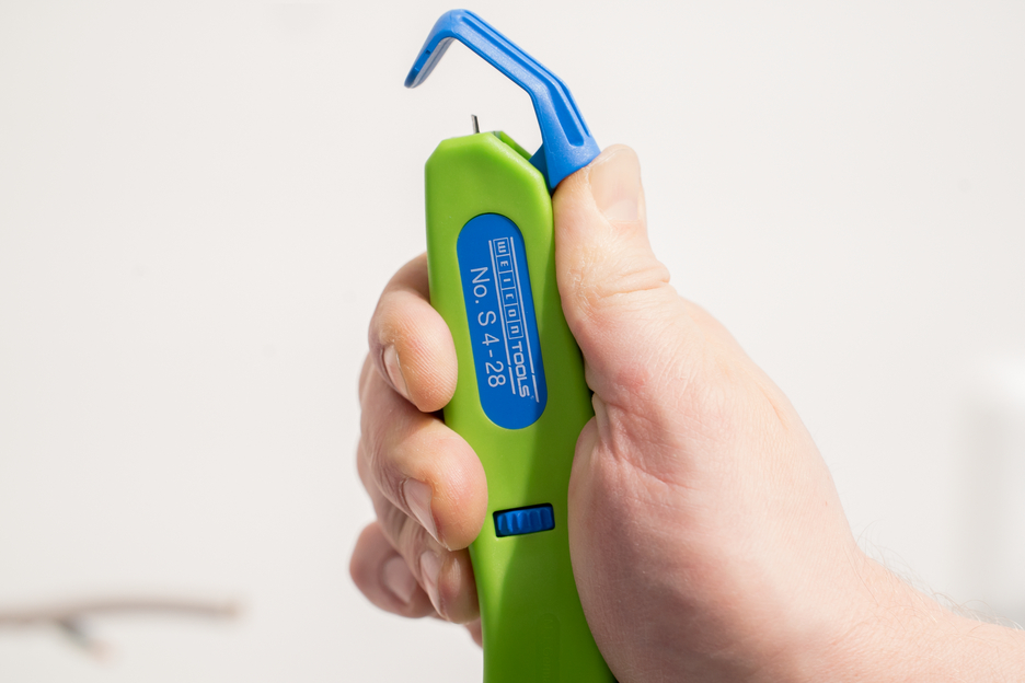 Cable Stripper No. S 4 - 28 Green Line | Stripping tools made from up to 97 per cent renewable raw materials I Working range: 4–28 mm Ø I With retractable hook blade