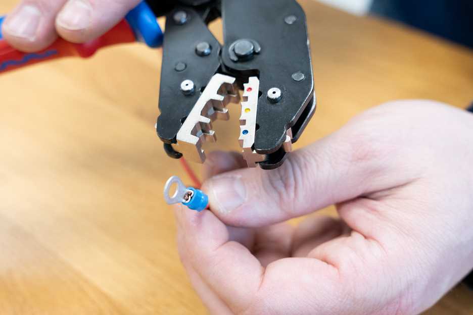 Crimp tool ERGO
 | for crimping MC4 connectors/insulated wire end ferrules/insulated cable lugs