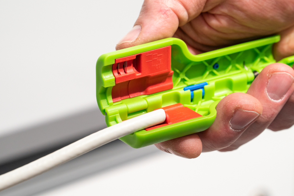 Coax-Stripper No 1 F Plus Green Line | Stripping tools made from up to 97 per cent renewable raw materials I for stripping and removing insulation from coaxial cable, including a twisting aid