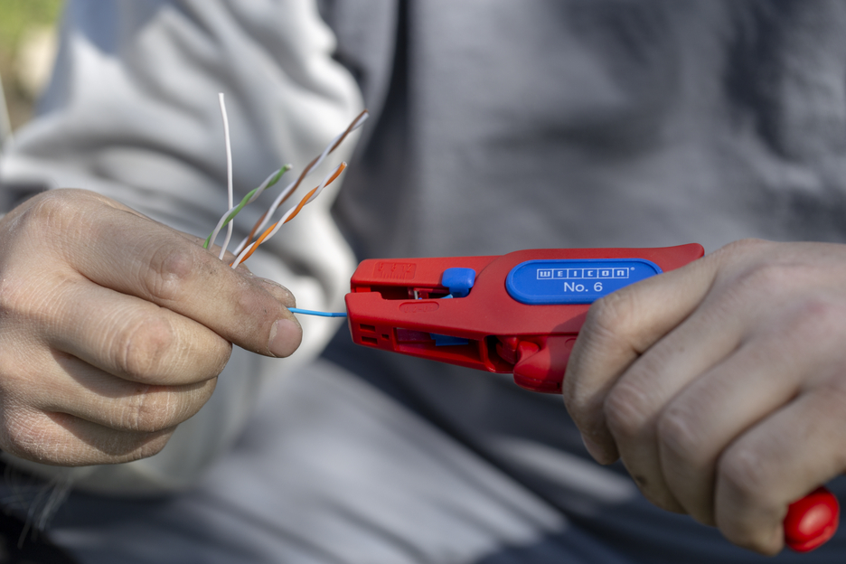 Pince à dénuder No. 6 | pour les travaux sous tension jusqu'à 1.000 volts, capacité 0,2 - 6,0 mm².