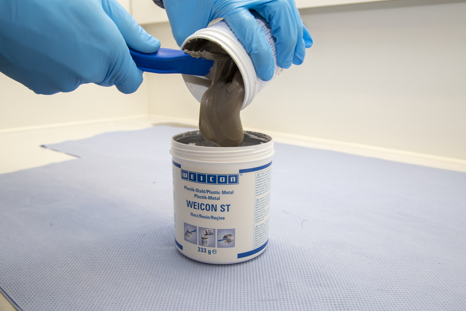 WEICON ST | système à base de résines époxy chargé de métal pour la réparation et le moulage