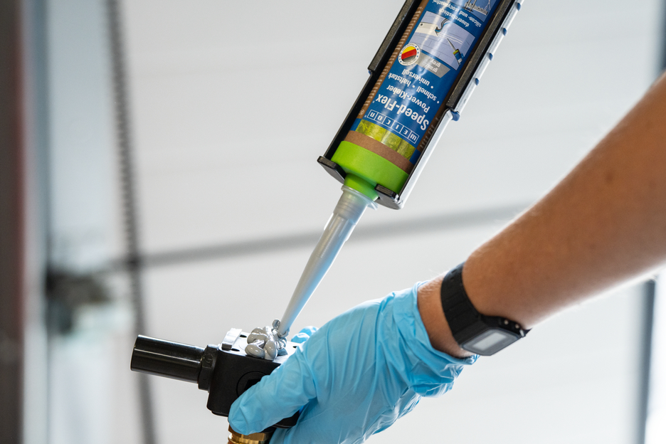 Speed-Flex® | high-viscosity adhesive and sealant with high initial strength, based on MS-Polymer