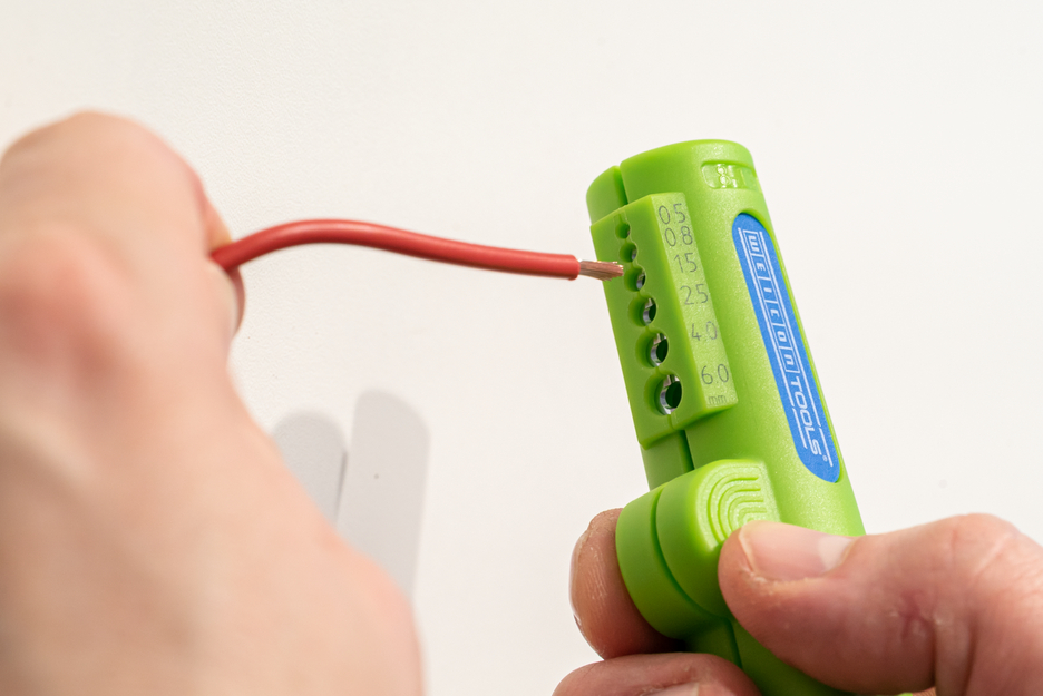 Quadro-Stripper No. 16 Green Line | Stripping tools made from up to 97% renewable raw materials I Multifunctional stripper I Stripping range: 0.5–6.0 mm² I Stripping range: 8–13 mm Ø